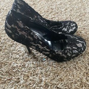 7 1/2 Black & Silver DEB Heels